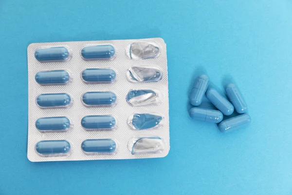 Blue Capsules Package Blue Background — Stock Photo, Image