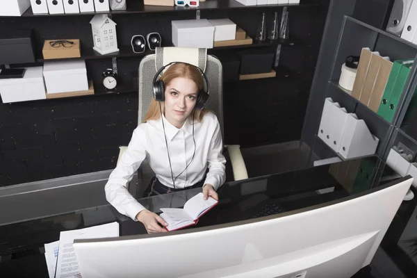 Blonde Girl White Shirt Headphones Working Office — ストック写真
