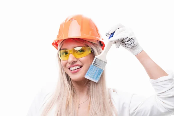 Blonde Does Makeup Construction Brush Concept Incompetence Makeup Artists — Stock Photo, Image