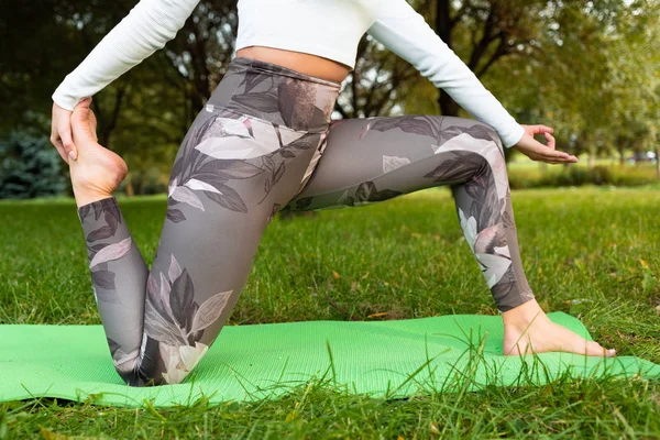 Close Girl Legs While Doing Yoga Park — Stock Photo, Image