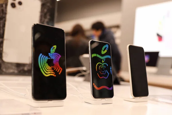 Минск Беларусь Октября 2019 Года Продажа Новых Iphone Официальном Магазине — стоковое фото