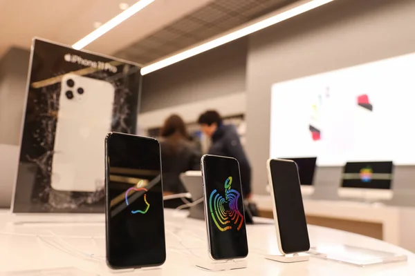 Minsk Bielorrusia Octubre 2019 Venta Nuevos Iphones Tienda Oficial — Foto de Stock