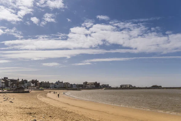 Morecambe beach promenade İngiltere'de