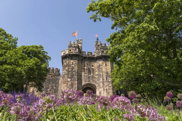 Lancaster Castle Ist Eine Mittelalterliche Burg Lancaster Der Englischen Grafschaft lizenzfreie Stockfotos