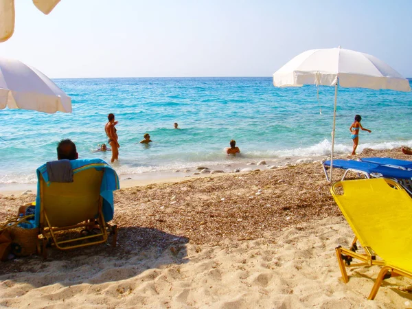 Lefkada, Yunanistan, 2009.08.20: Güzel Plajı mavi deniz.