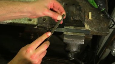 El ile yavaş hareket üstten görünüm el değirmeni daire Çelik taşlama.