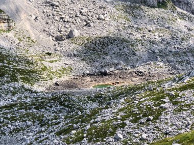 Dağlar Triglav Ulusal Park Slovenya arasında Vadisi'nde yedinci Gölü.