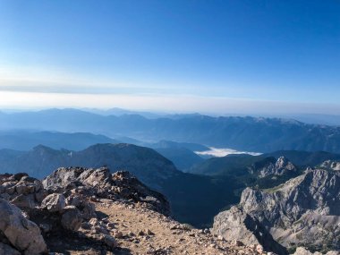 En yüksek Dağı Triglav 2864 m yükseklik denilen Slovenya üstten görüntülemek