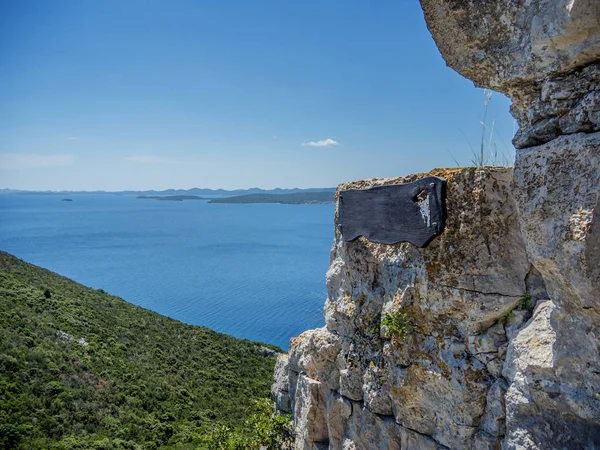 Olhando Para Ilhas Croatas Ruínas Castelo Topo Ilha — Fotografia de Stock