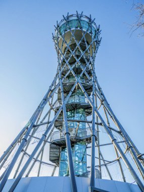 Gözetleme Kulesi Vinarium Lendava, 53.3 metre yüksekliğinde ayakta üzüm bağları dört ülkeden Slovenya, Hırvatistan, Avusturya, Macaristan ve güzel görünümde sunar.