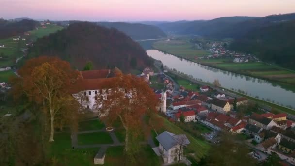 Aérien Voler Côté Ville Sevnica Bord Rivière Sava Slovénie Belle — Video