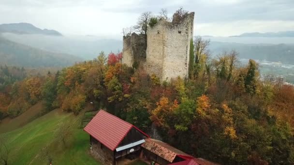 Hava Küçük Bir Ülke Çiftlik Arka Planda Kale Kalıntıları Ile — Stok video