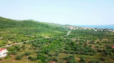 Hava: güzel yeşil köy Mrljane Pasman Adası'nda üzerinde uçan. Tatile Hırvat denizde Akdeniz kıyı şeridi vurdu..