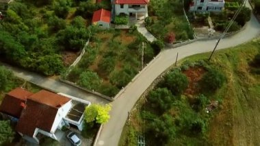 Hava: güzel yeşil köy Mrljane Pasman Adası'nda üzerinde uçan. Tatile Hırvat denizde Akdeniz kıyı şeridi vurdu..