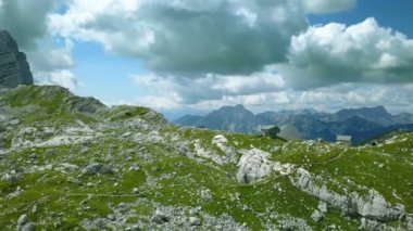 Anteni: Slovenya, Yedi Göller Vadisi, Prehodavci yazlık 2071 metre yükseklikte Triglav Ulusal parkta.