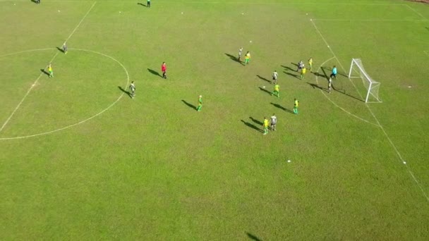 Lasko Slowenien 2018 Antenne Kinder Beim Fußballspiel Nehmen Freistöße Und — Stockvideo