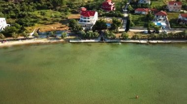 Hava: güzel sahil boyunca Mrljane köyünde Pasman Adası'nda uçan. Tatile Hırvatistan en güzel Adriyatik Denizi filme.