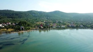 Hava: güzel sahil boyunca Mrljane köyünde Pasman Adası'nda uçan. Tatile Hırvatistan en güzel Adriyatik Denizi filme.