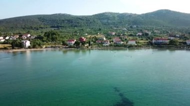 Hava: güzel sahil boyunca Mrljane köyünde Pasman Adası'nda uçan. Tatile Adriyatik Denizi'nde Akdeniz kıyı şeridi vurdu..