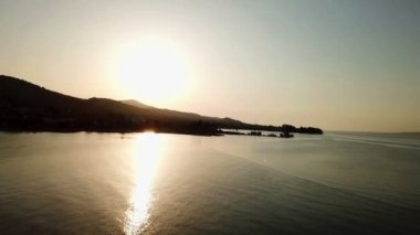 Hava: akşam gün batımı Hırvatistan Island Pasman de Mrljane güzel film. Tatile Adriyatik Denizi'nde Akdeniz kıyı şeridi vurdu..
