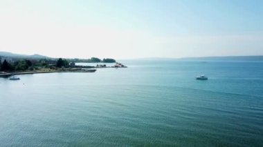 Hava: köyün küçük marina doğru Pasman Adası'nda Mrljane önünde uçan. Tatile Hırvatistan en güzel Adriyatik Denizi filme.