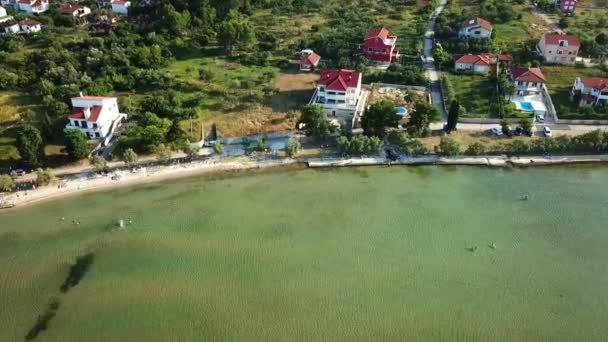 在帕斯曼岛上的姆尔贾尼村门前飞越美丽的海湾 在克罗地亚地中海海岸线亚得里亚海度假时被击毙 — 图库视频影像
