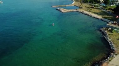 Hava: güzel sahil boyunca Mrljane köyünde Pasman Adası'nda uçan. Akdeniz Hırvatistan Adriyatik Denizi'nde tatile vurdu.