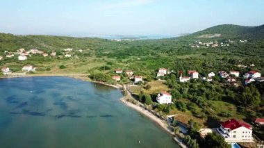 Hava: güzel sahil boyunca Mrljane köyünde Pasman Adası'nda uçan. Tatile Hırvatistan en güzel Adriyatik Denizi filme.