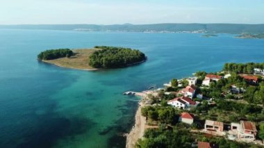 Hava: köyün Barotul önünde küçük ada önünde Pasman uçan. Tatile Hırvatistan en güzel Adriyatik Denizi filme.
