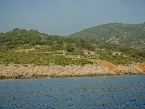 Velhos Objetos Concreto Militar Abandonados Ilha Vis Croácia — Fotografia de Stock