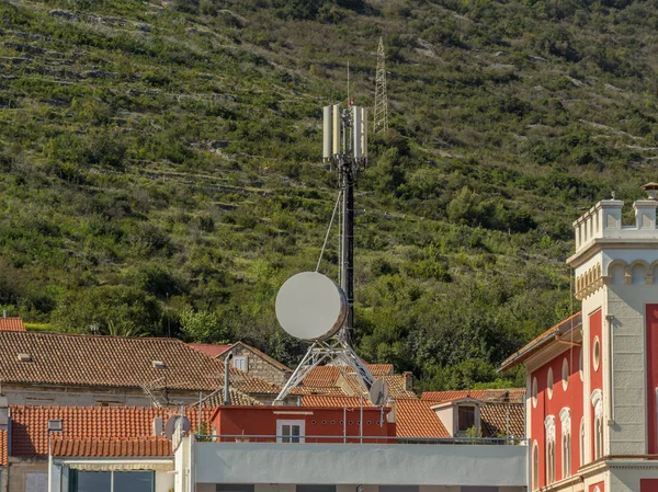 Antena Señal Celular Parte Superior Del Edificio Imágenes De Stock Sin Royalties Gratis