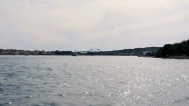 Zdrelac adalar arasında denilen köprü'ye Pasman ve Ugljan Hırvatistan kapanacak. Ağır çekimde Adriyatik Denizi'nde ipucu yelken üzerinde filme hd.