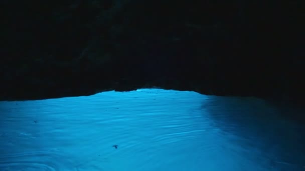 Increíble Hermosa Agua Mar Cristalina Azul Dentro Cueva Azul Isla — Vídeos de Stock