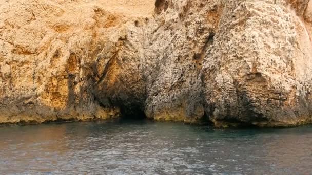 Plachtění Před Jeskyně Zvané Plava Spilja Chorvatském Ostrově Vis Filmed — Stock video
