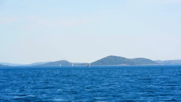 Distant Sailing Boats Islands Background Beautiful Blue Sea Filmed Sailing — Stock Video