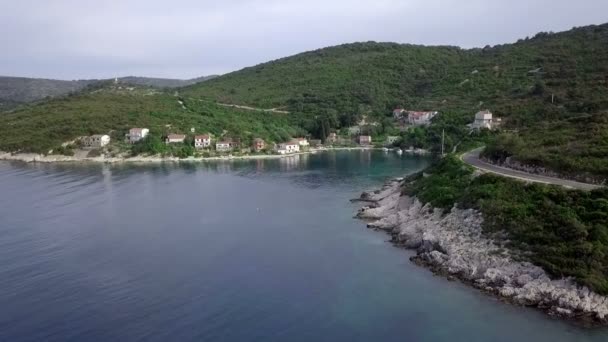 Antenne Vliegen Langs Kustlijn Van Mooie Adriatische Eiland Vis Kroatië — Stockvideo