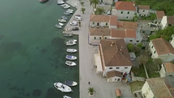마리나에 크로아티아에서 보트의 해변에서 바다에서 — 비디오