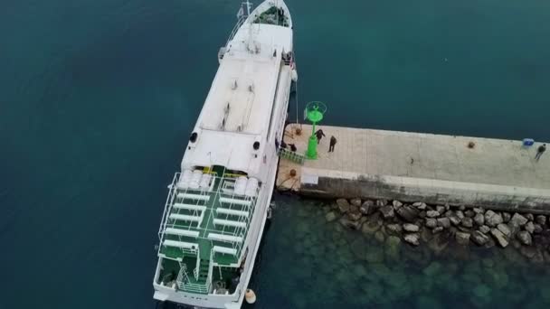 Prvic Croacia 2018 Aérea Drone Subiendo Desde Muelle Del Puerto — Vídeo de stock