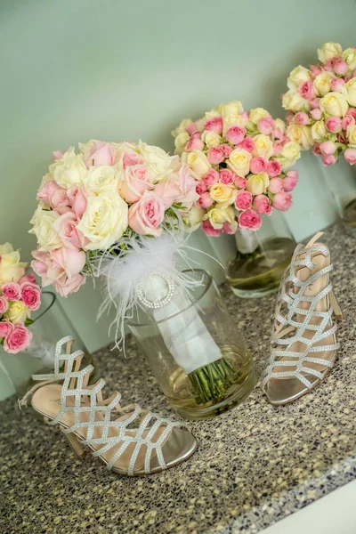 Decoración Boda Con Rosas Zapatos Novia — Foto de Stock