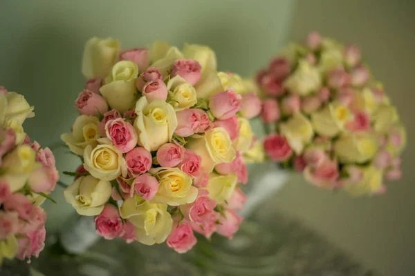Cores Misturadas Rosas Buquês Pronto Para Casamento — Fotografia de Stock