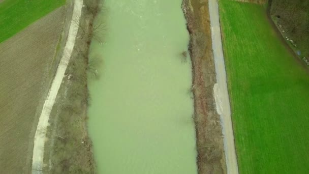 Aérea Volando Sobre Sitio Construcción Del Puente Con Desbordamiento Del — Vídeos de Stock