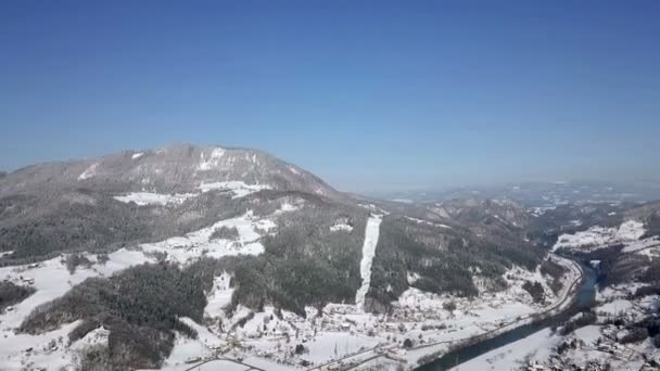 Aéreo Voando Alta Filmagem Bela Ladscape Esloveno Coberto Neve — Vídeo de Stock