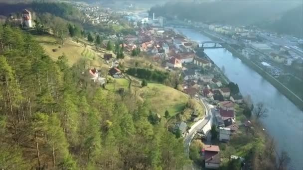 Lasko Szlovénia 2018 Repülő Előtt Város Lasko Szlovénia Folyó Város — Stock videók