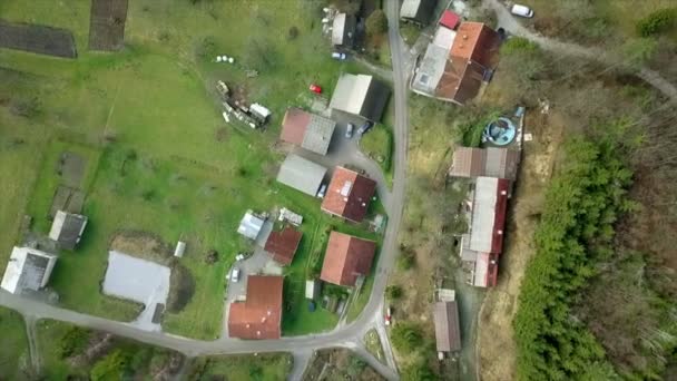 Anténa Dron Pomalu Klesá Malé Vesnici Slovinské Hills — Stock video