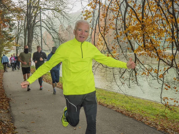 Lasko Slowenien 2017 Benefizlauf Teilnehmer Laufen Fluss — Stockfoto