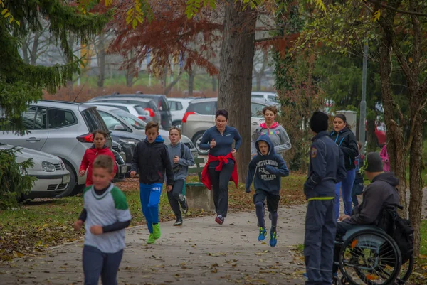 Lasko Slovénie 2017 Course Caritative Des Enfants Courent Dans Parc — Photo