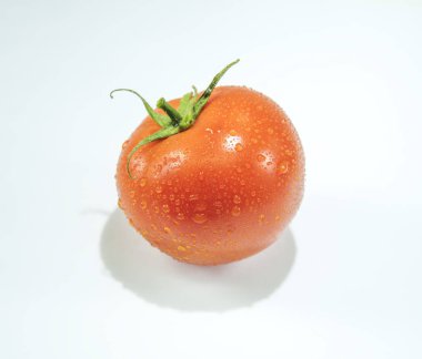 Beyaz üzerine kırmızı ripe domates meyve tatlı