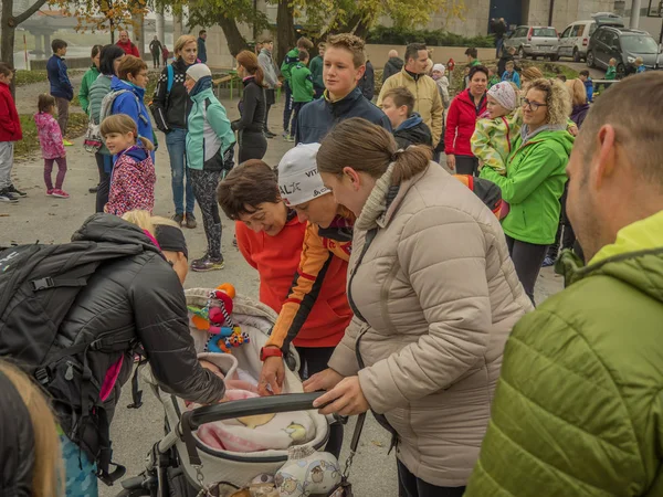 Laško Slovinsko 2017 Charitativní Běh Účastníci Vysedávají Spuštění — Stock fotografie