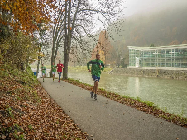 Lasko Slovenië 2017 Liefdadigheid Uitvoeren Deelnemers Uitgevoerd Door Rivier — Stockfoto