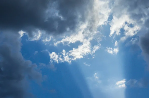 Güzel mavi gökyüzü